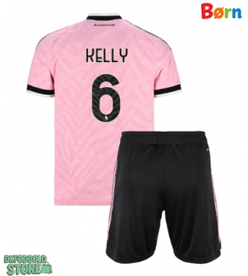 Juventus Lloyd Kelly #6 Replika Babytøj Udebanesæt Børn 2026-27 Kortærmet (+ Korte bukser)